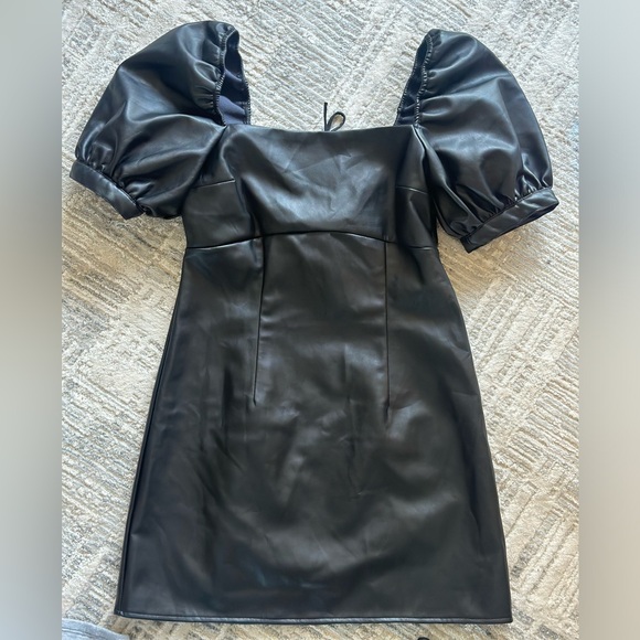 ❌FREE H&M faux leather fitted dress - Picture 2 of 8